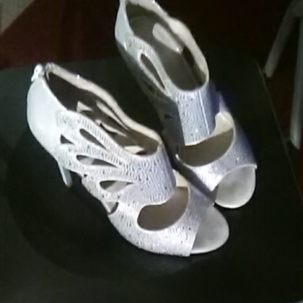 Silver glittering high heel pumps (peep toe)
